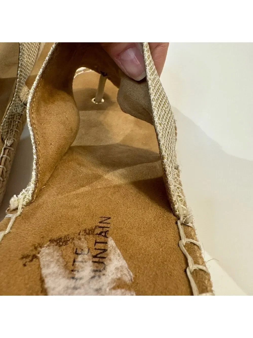NWOT White Mountain Bandana Women's Thong Jute Wedge Sandal Gold Glitter Size 10